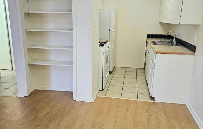 2 beds, 1 bath, 900 sqft, $1,299, Unit ELP2202-232