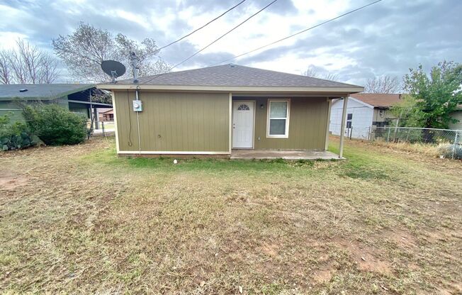 3 beds, 2 baths, $1,100