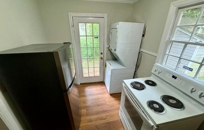 2 beds, 1 bath, $1,150