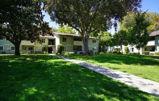 Nicely Updated Condo in Central Mountain View Location!