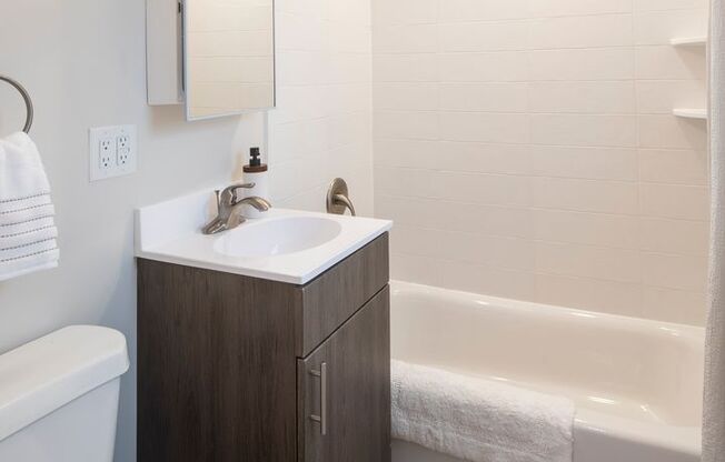 Studio, 1 bath, 380 sqft, $1,995, Unit 210