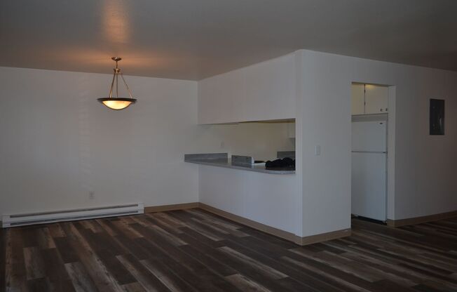 2 beds, 1 bath, 976 sqft, $1,950, Unit E301