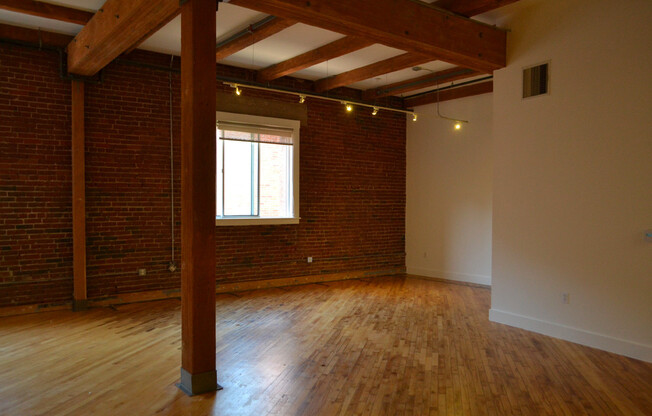 1 bed, 1 bath, 839 sqft, $3,500, Unit 712 203