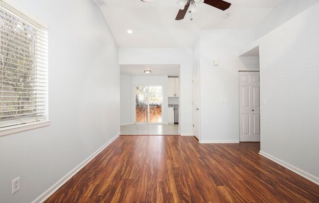 Beautiful 3 bed / 2 bath duplex in Uptown Neighborhood!