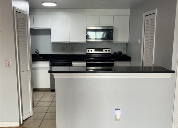 2 beds, 2 baths, 1,000 sqft, $2,000, Unit H125