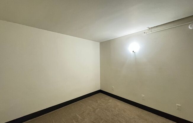 1 bed, 1 bath, 350 sqft, $1,250, Unit 212