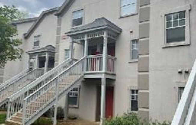 2 bed 2 bath garden unit at Avery Close!