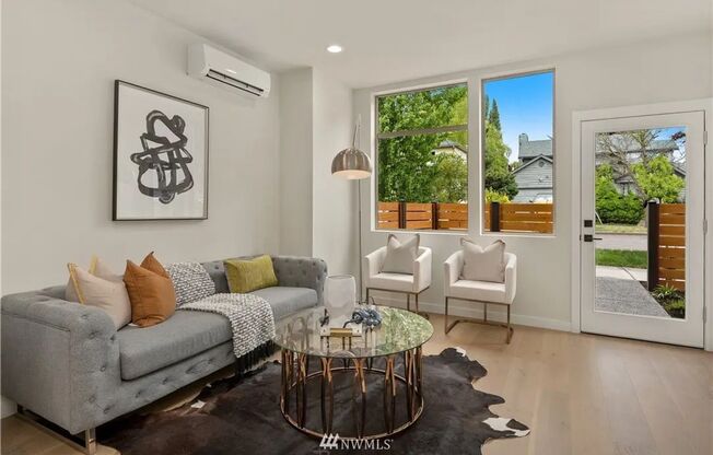 Ballard - Newer 3 Bedroom / 2.5 Bath Townhome **AC**  - Rooftop Deck!!