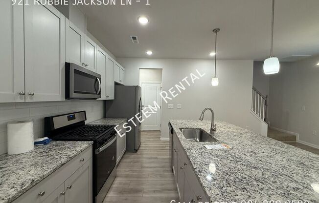 921 ROBBIE JACKSON LN