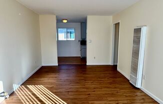 1 bed 1 bath within walking distance to the beach!