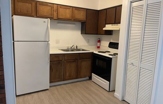 1 bed, 1 bath, $850, Unit Unit-I