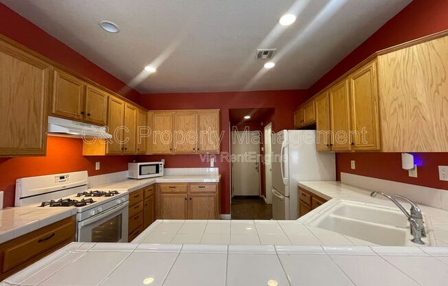 425 South Meadowbrook Drive