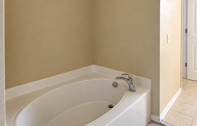 4 beds, 3.5 baths, $2,800