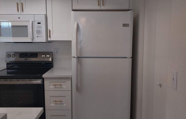 Beautiful 2Bed/2Bath 1st Floor Condo located near Boca Park!