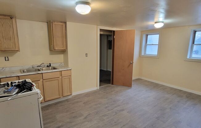 2 beds, 1 bath, 700 sqft, $900, Unit Lower