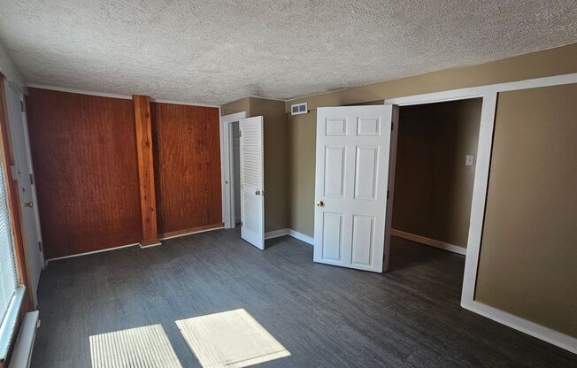 5 beds, 2 baths, $4,995, Unit Apt 1