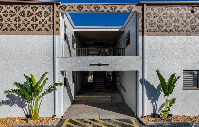 2 beds, 2 baths, 1,000 sqft, $1,999, Unit 207