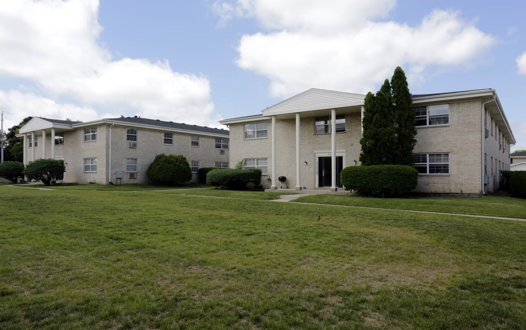 Colonial Manor Apts