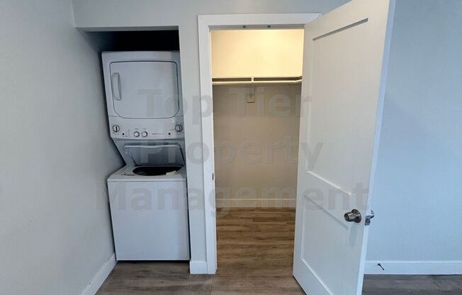 ***Charming Studio Cottage in South Park - Available NOW***