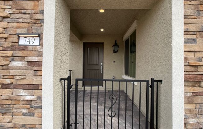 3 bed 2.5 bath 2 car garage townhouse with a LOFT! In community of Cadence, Henderson