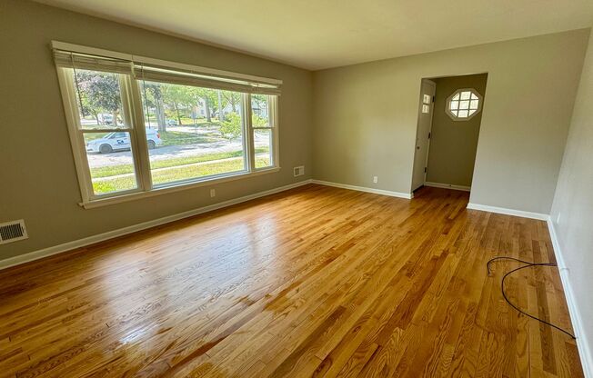 1436 Plymouth SE- Corner lot, Laundry, Garage. OPEN HOUSE 7/24 4-6pm