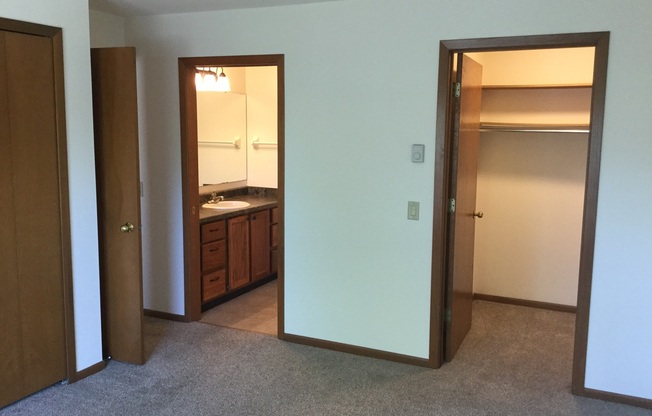 2 beds, 2 baths, 950 sqft, $1,775, Unit 7617RC