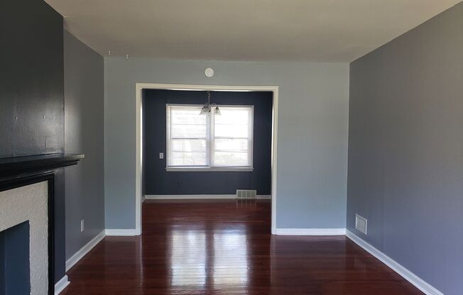 2 bed/1 bath duplex w/ garage & fenced yard in College Hill area $1,050/mo