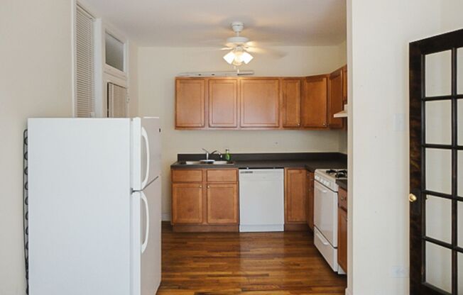 2 beds, 1 bath, 920 sqft, $1,975, Unit 2008-2