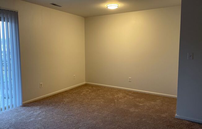 2 beds, 1 bath, 925 sqft, $1,095, Unit 42