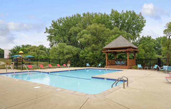 Willow Pond Apartments in Burnsville, MN Outdoor Pool