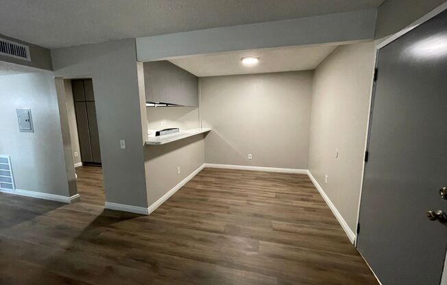 2 beds, 2 baths, 914 sqft, $1,650, Unit 402
