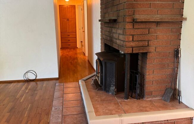 Santa Clara Cutie! Gardener's Paradise, beautiful hardwood floors, huge fully fenced back yard, fruit trees!