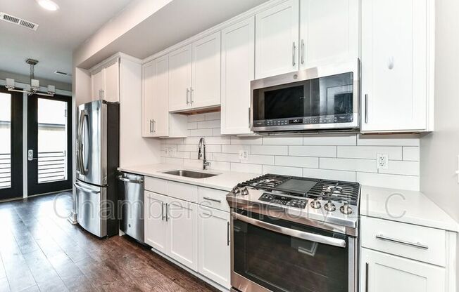 1800 MT VERNON AVE 