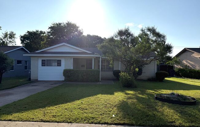 MOVE IN SPECIAL $500 OFF ON THE FIRST MONTH'S RENT! AVAILABLE NOW!!! Charming 4 bedroom 2 bath home in Dallas, TX