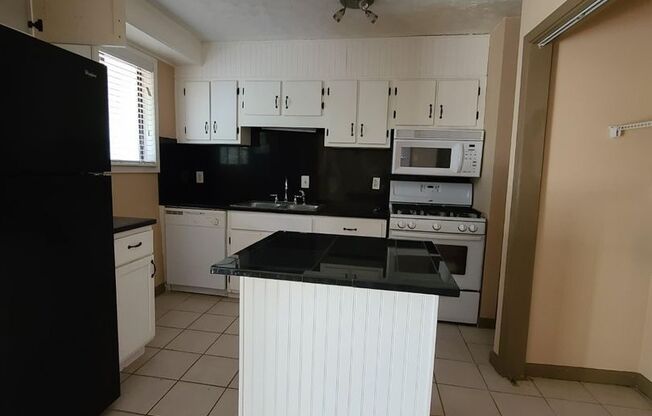 Conveniently Located 3 Bedroom 1 1/2 Bath Home In Gwinnett County!