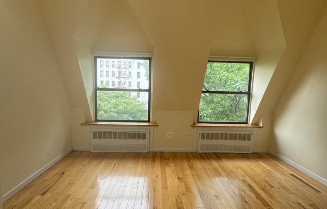 1 bed, 1 bath, $3,000, Unit 5