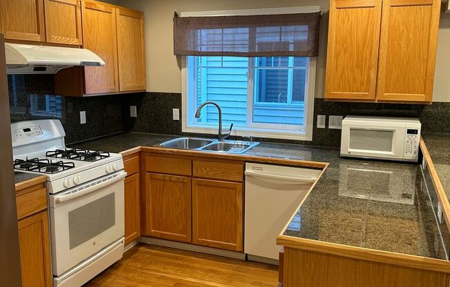 3 bed 2 bath Townhome Green Lake Neighborhood, Seattle $3050/MO