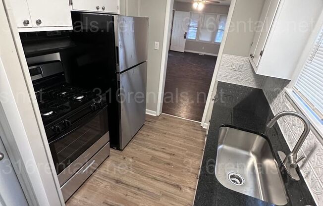 $1050 - 3 bedroom / 1 bathroom - Single Family Home