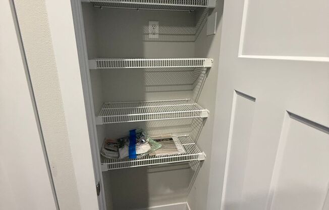 1 bed, 1 bath, 636 sqft, $1,200, Unit 417