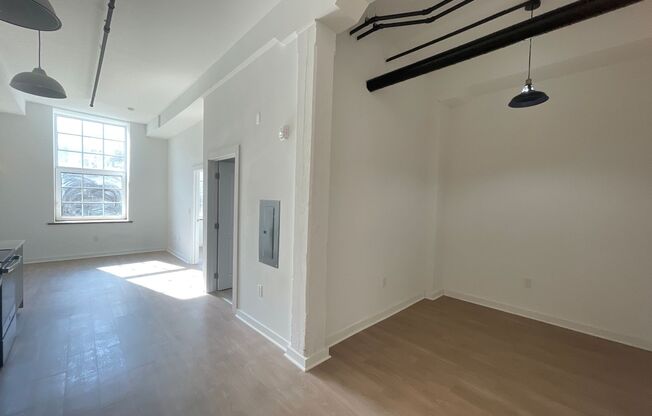 1 bed, 1 bath, 697 sqft, $1,395, Unit Unit 104