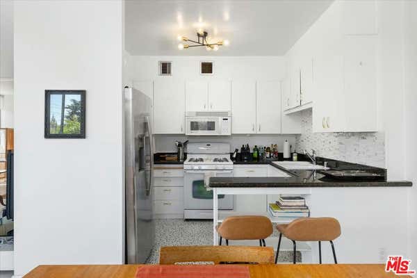 1 bed, 1 bath, 996 sqft, $4,400, Unit 307