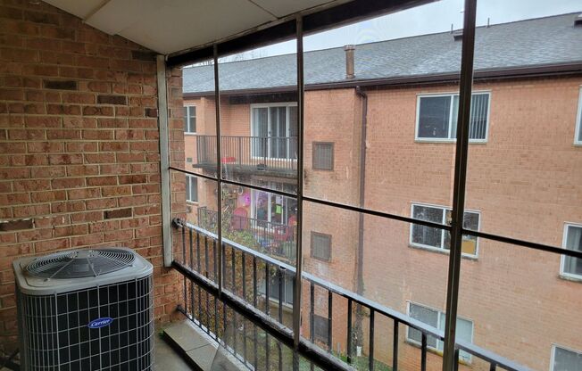 2 beds, 1 bath, $1,895, Unit (#302)