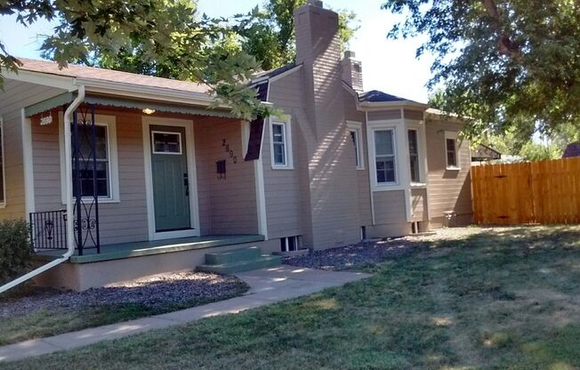 AWESOME 3-BDRM HOME NEAR DU - INCLUDES GARAGE + OFF-STREET PARKING!