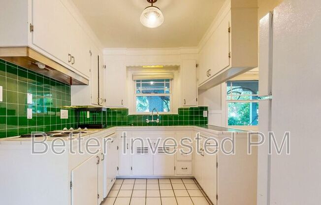 3241 MONTGOMERY DR