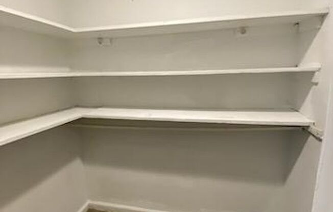 2 beds, 1 bath, 722 sqft, $1,400, Unit C-41