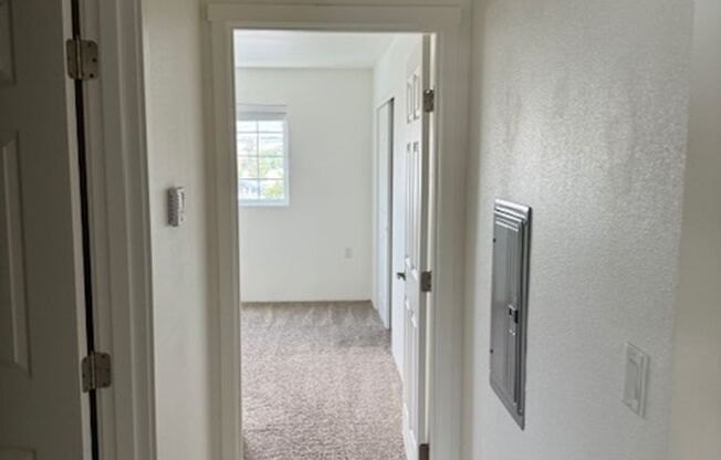 2 beds, 1.5 baths, 1,008 sqft, $1,395, Unit UNIT E