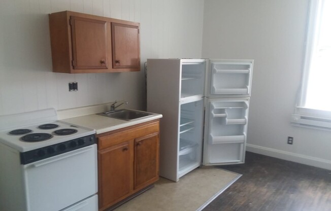 Studio, 1 bath, 150 sqft, $575, Unit 305