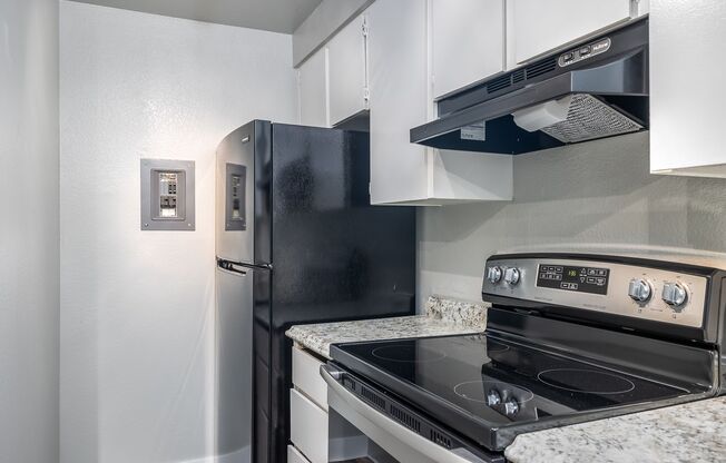 Studio, 1 bath, 650 sqft, $1,095, Unit 37