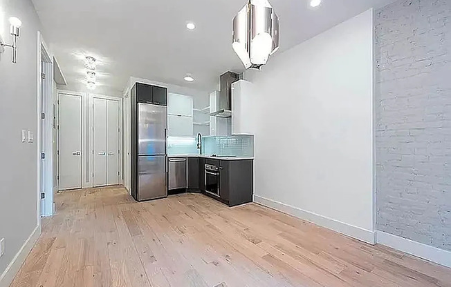 133 E 35 ST