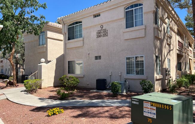 2 beds, 1 bath, $1,450, Unit # 1050